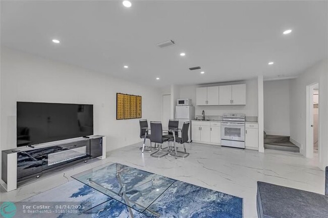 Building Photo - 616 3rd Key Dr