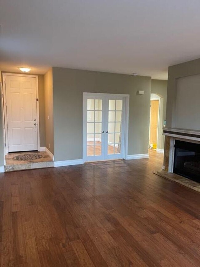 Building Photo - Spacious Castro Valley Townhome w/attached...
