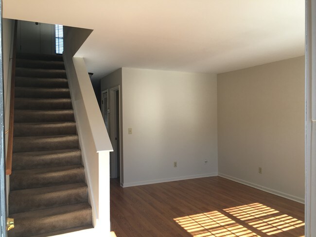 Building Photo - 34 Crosscreek Dr