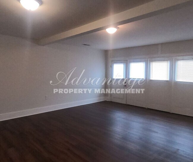 Building Photo - Nice Duplex in Cordova