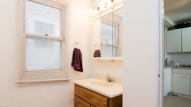 Building Photo - Studio, 1 bath House - 811 E Ann St 811 E....