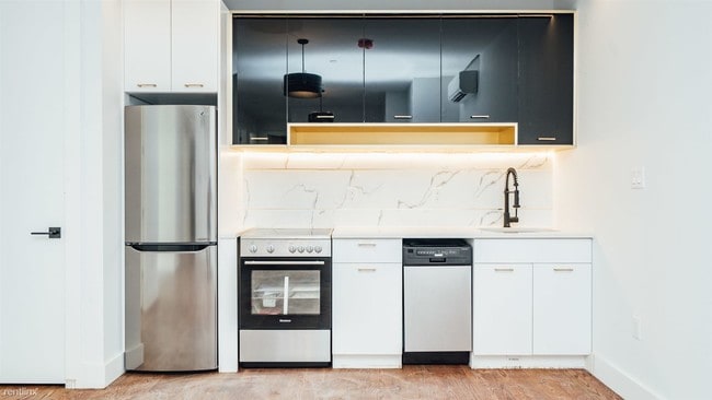 Foto del edificio - 1183 Gates Ave