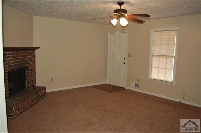 Building Photo - 159 Highland Park Dr