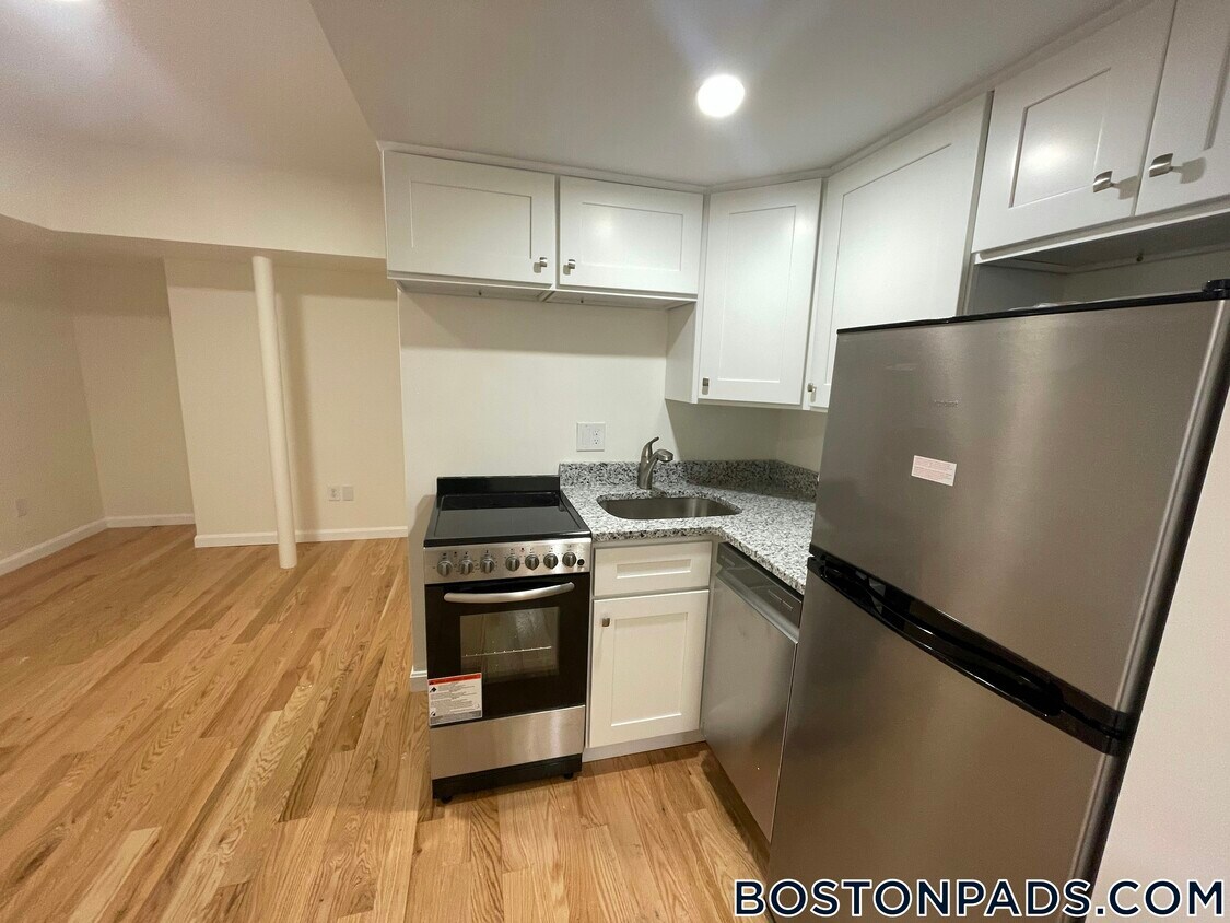 Foto principal - 1725 Commonwealth Ave