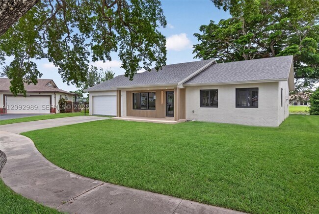 Foto del edificio - 8668 SW 50th St