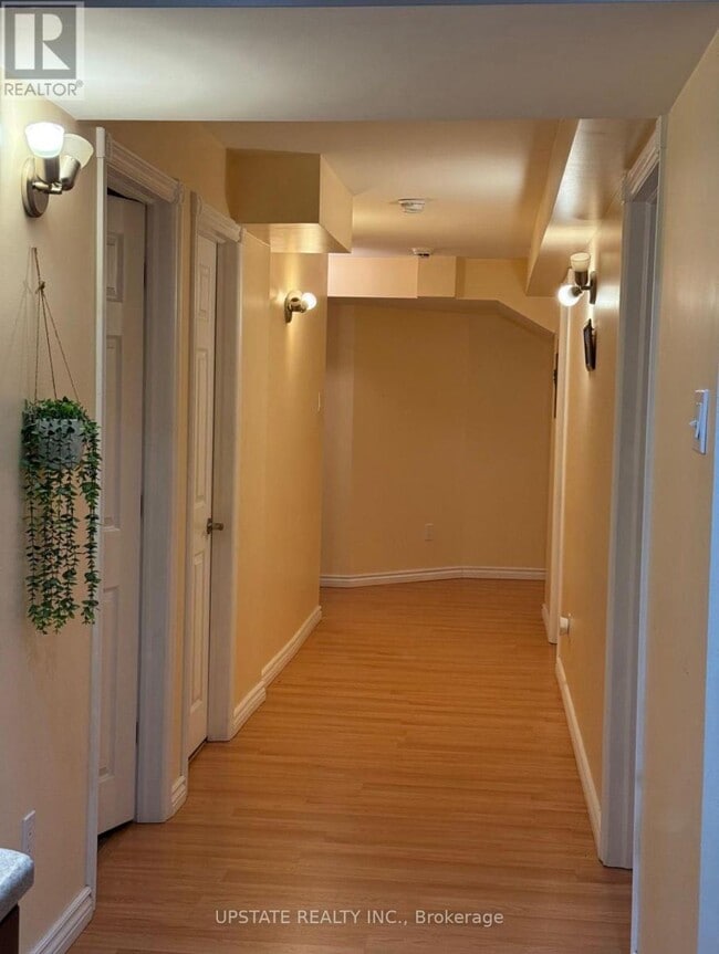 Photo du bâtiment - 42 Condorvalley Crescent