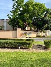 Building Photo - 4156 Inverrary Dr