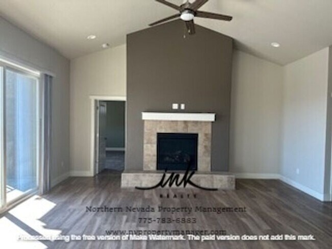 Building Photo - Beautiful Genoa Home