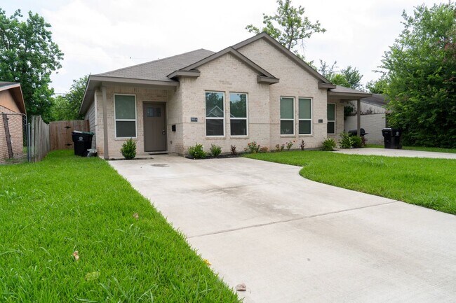 Foto del edificio - 3915 Brookmeade Dr