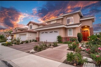 Building Photo - 4 Pastora