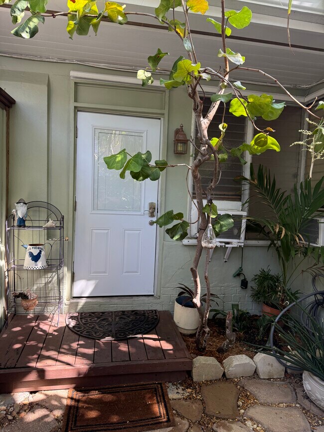 Entrada - 1505 White St