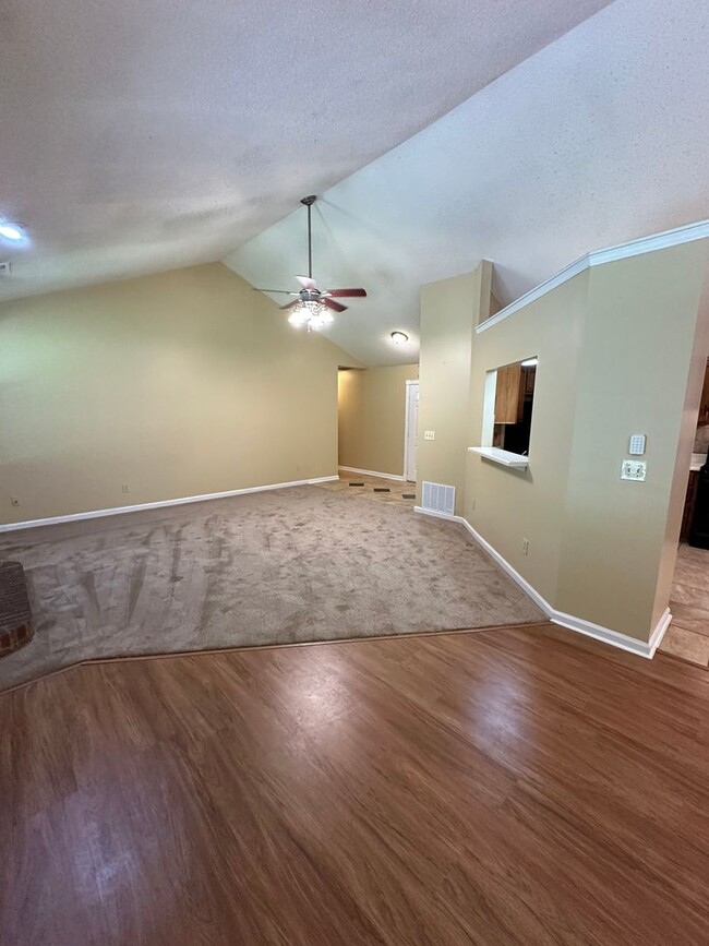 Foto del edificio - Charming 3 bedroom 2 bath ranch home on a ...