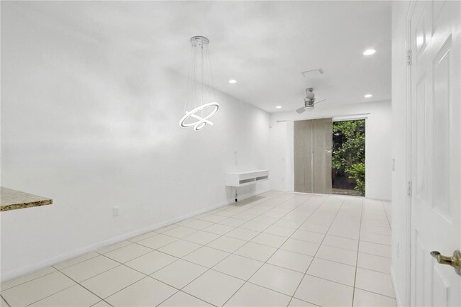 Foto del edificio - 8915 SW 18th St