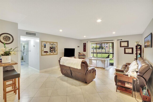 Foto del edificio - 7935 SW 86th St