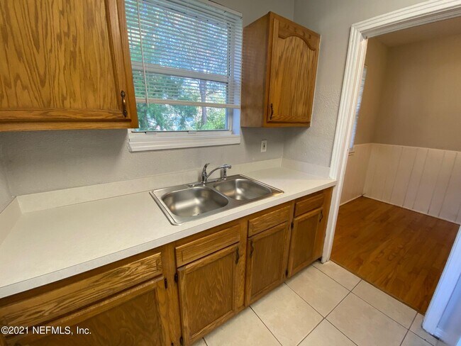 Foto del edificio - 563 Aiken Rd