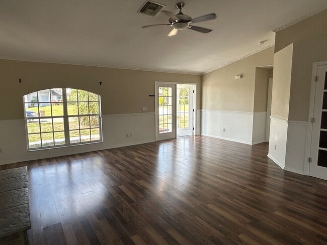 Foto del edificio - Unique 3/2 + Den home in great location