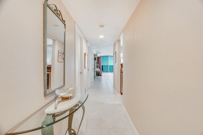 Building Photo - Direct Oceanfront Furnished/Unfurnished Co...