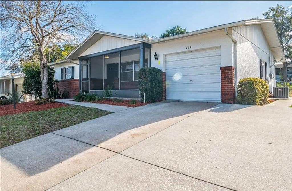 Foto principal - 209 S Lee St