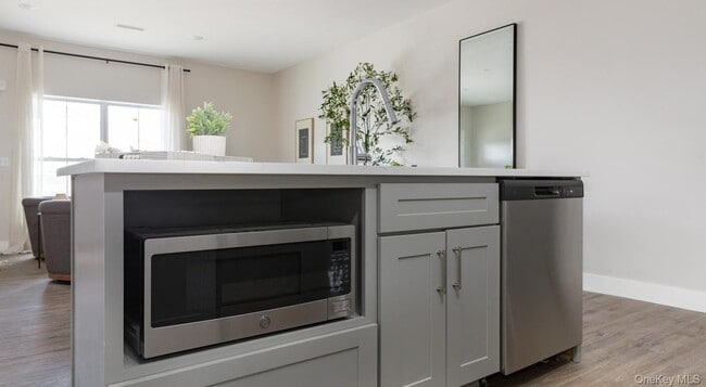 Building Photo - 7 Hudson W Dr