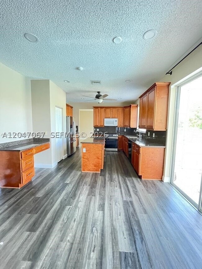 Building Photo - 558 Stonemont Dr