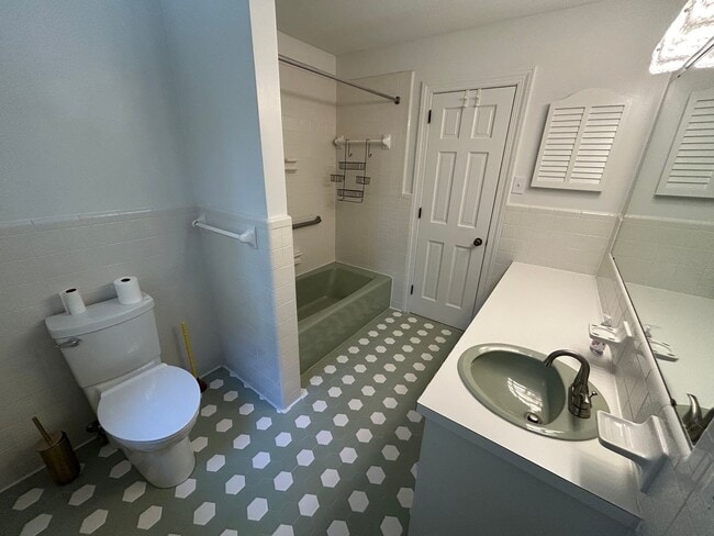 Building Photo - 5 Bed | 3.5 Bath House in Raleigh