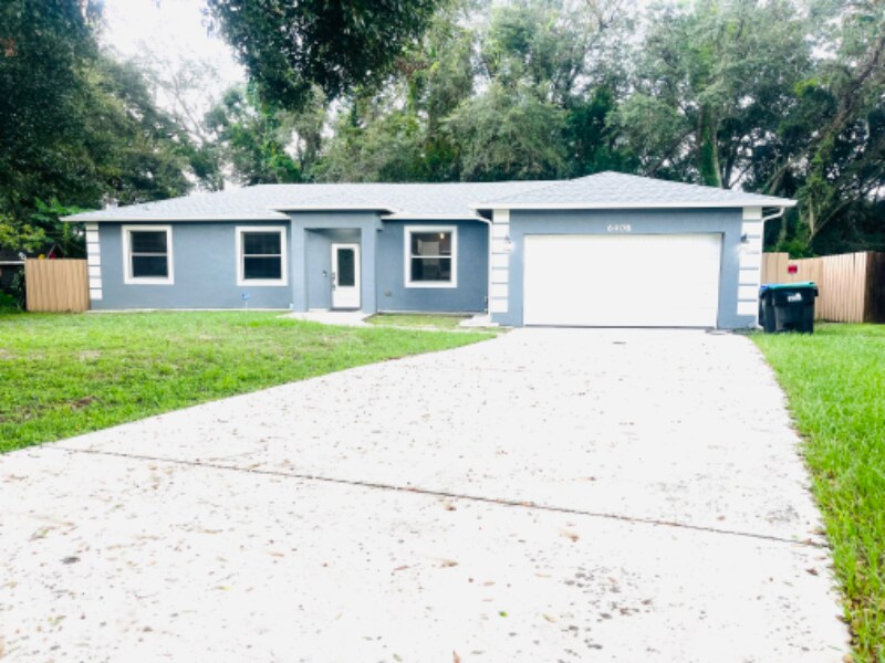 Foto principal - 6408 Sleepy Hollow Dr