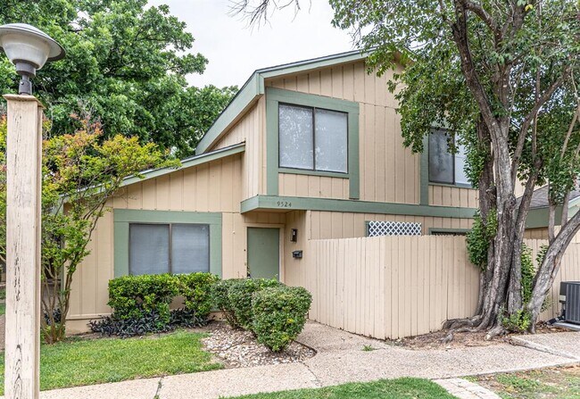 Foto del edificio - 9524 Quail Village Ln