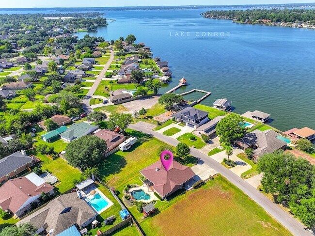 Foto del edificio - 13417 Bunker Hill Dr