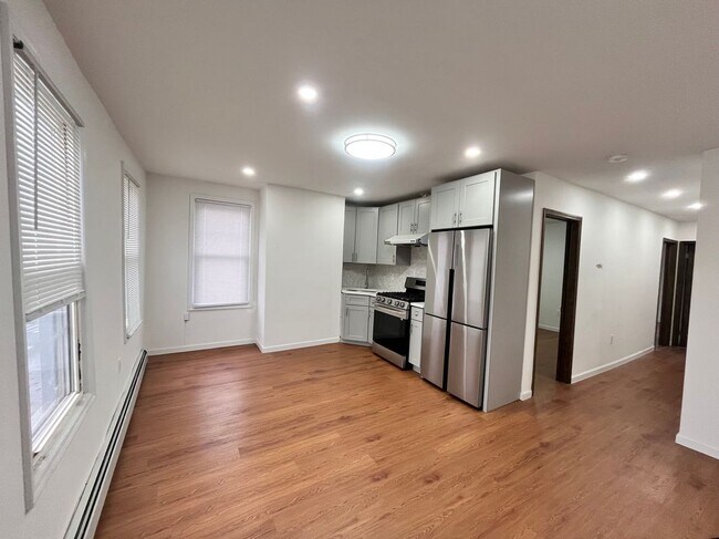 Foto del edificio - 64-03 Perry Ave