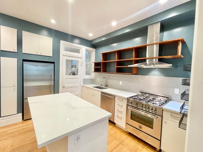 Building Photo - Mission Dolores Park Modern 2BR/1BA Deligh...