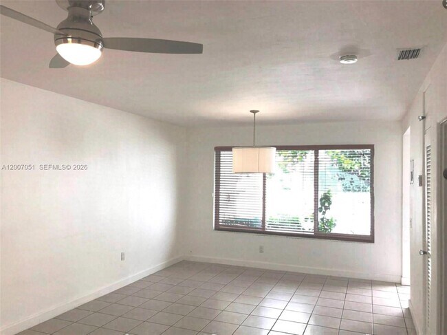 Foto del edificio - 812 NE 90th St