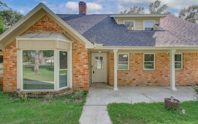 Building Photo - 812 Stone Mountain Dr