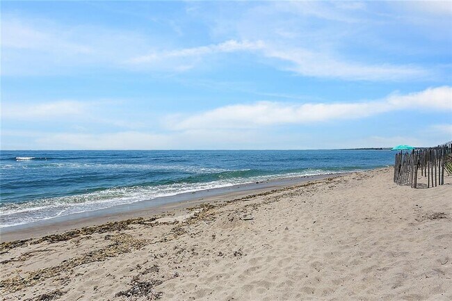 Foto del edificio - 967 Matunuck Beach Rd