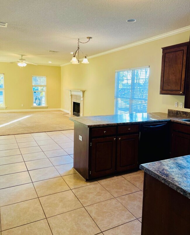 Building Photo - 223 Hedgerow Dr