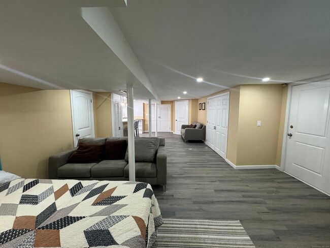 Building Photo - 18 Marchant Dr