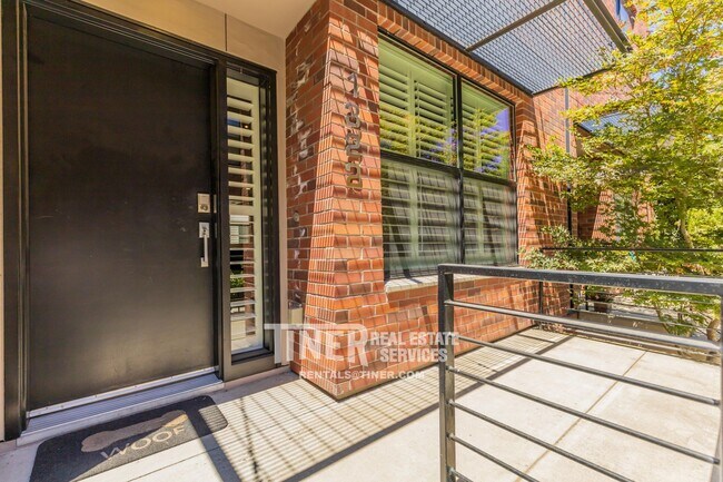 Foto del edificio - 1322 E Sutter Walk