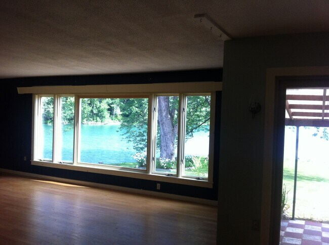 Foto del edificio - Beautiful Lakeside home in Windsor Vermont - Will go fast