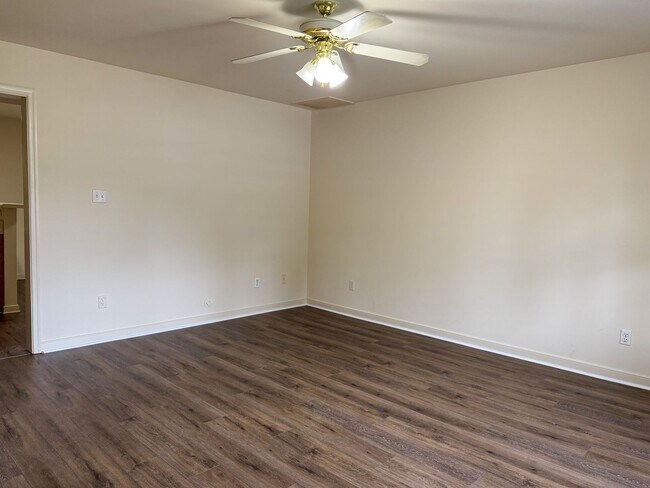 Building Photo - 704 Dendron St