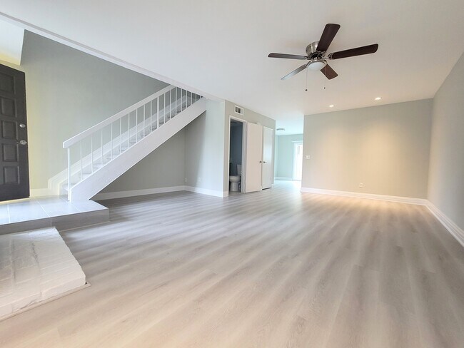 Sala de estar - 532 San Marcos Rd