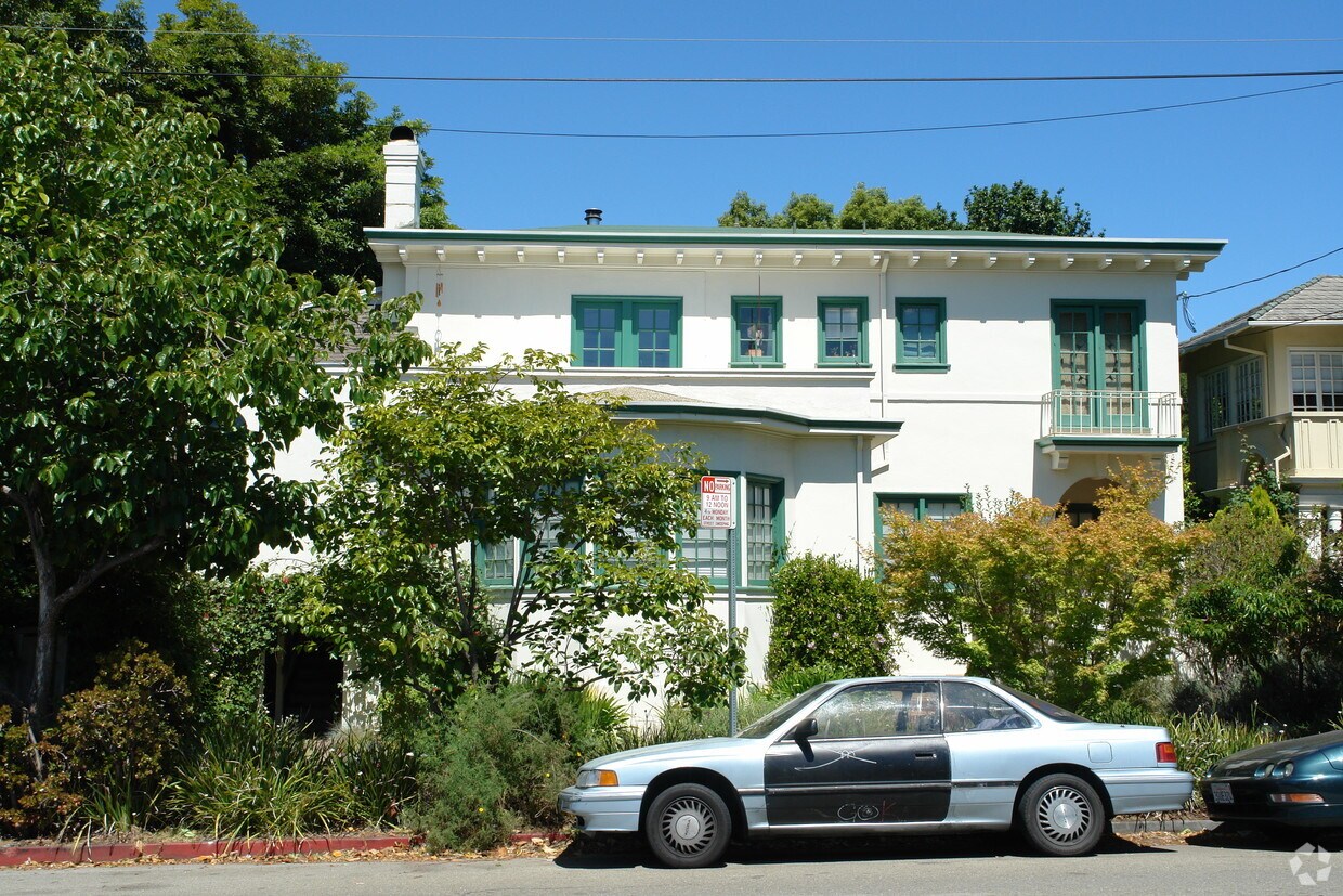 Foto principal - 3306 Claremont Ave