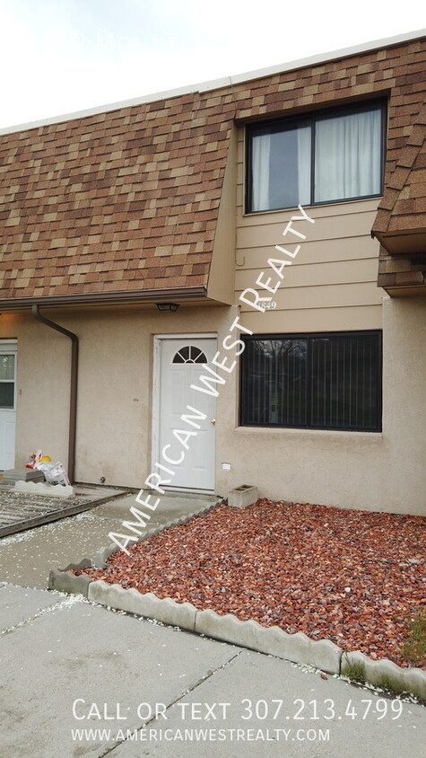 Primary Photo - 3bed/1.5 bath townhome