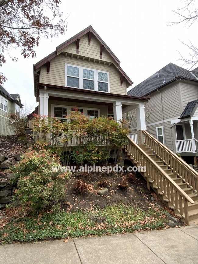 Foto del edificio - Three Bedrooms In Northwest Heights