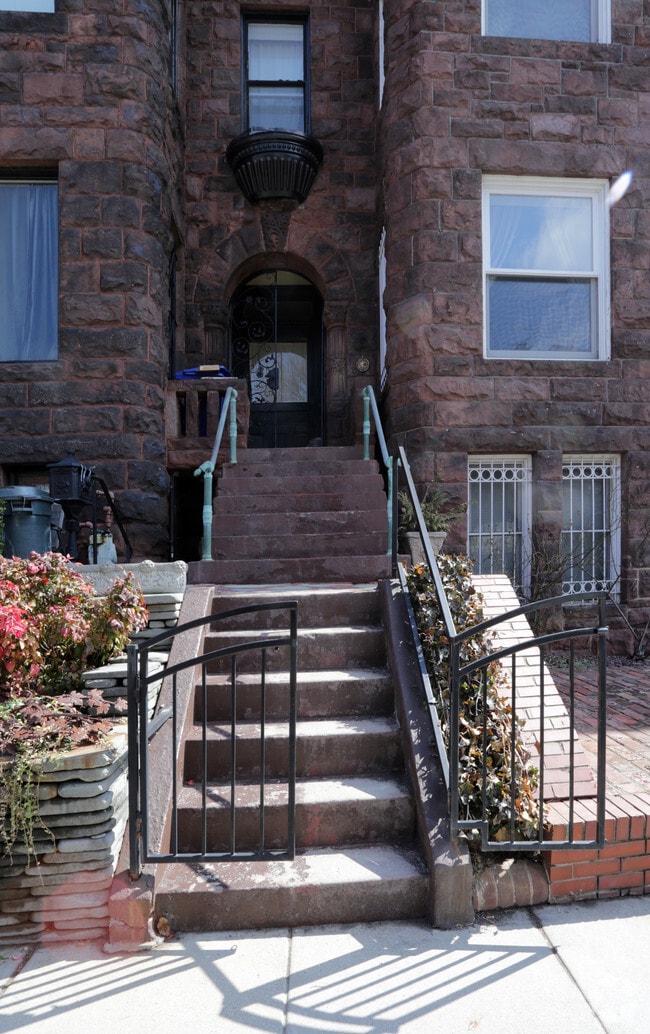 Building Photo - The Ivy Mansion B&B