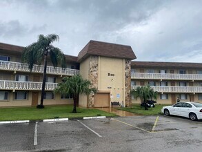 Building Photo - 100 Village Green Cir E