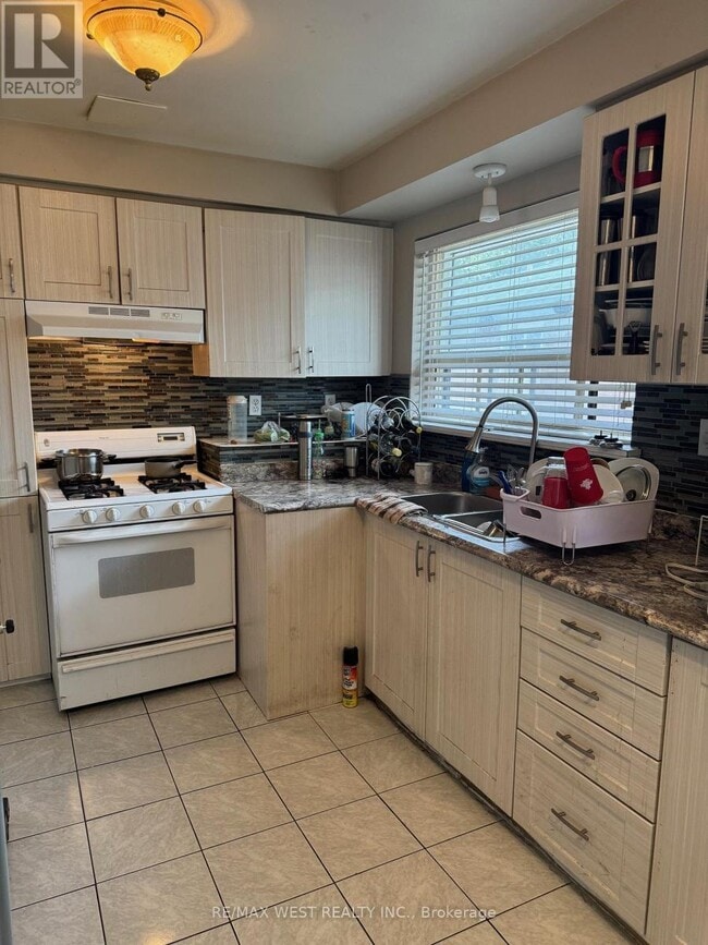 Building Photo - 63 Habitant Dr