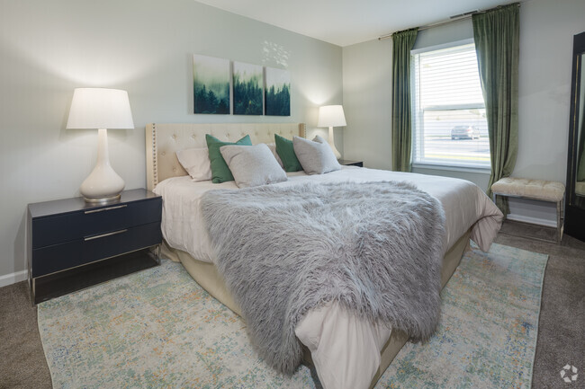 2BR, 1BA - 1,050SF (Master Bedroom) - Evergreen Luxury Apartments