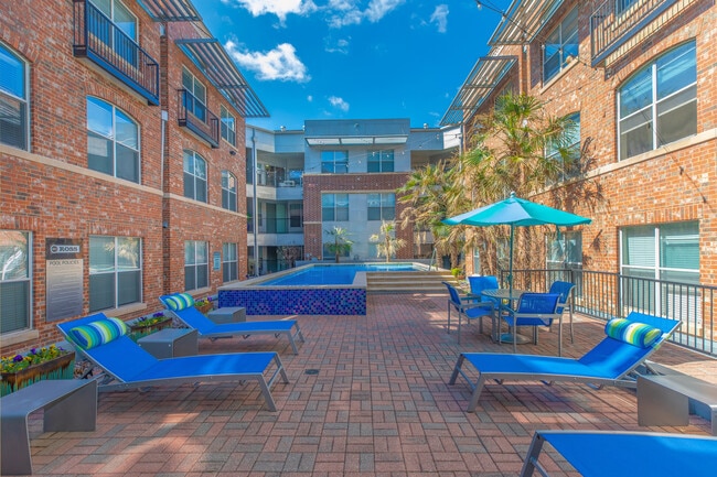 The Griffin Apartments Pool - The Griffin
