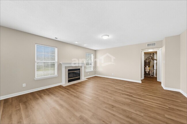 Foto del edificio - 9718 Treyburn Green Way