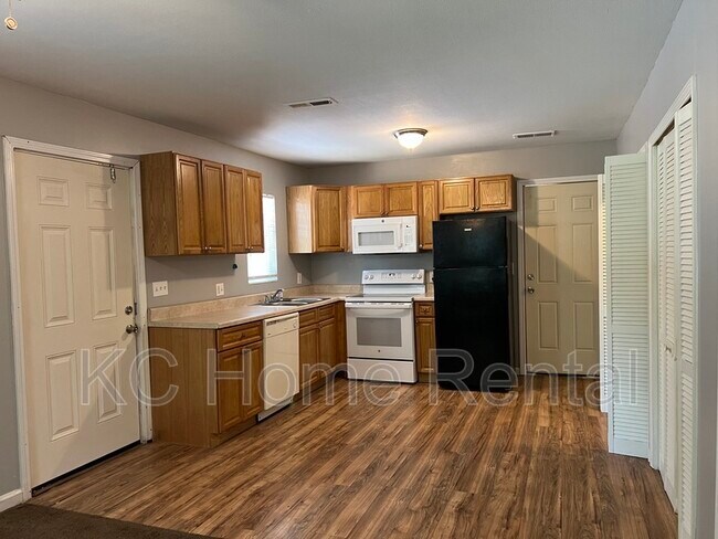 Building Photo - 10201 E 31st St S