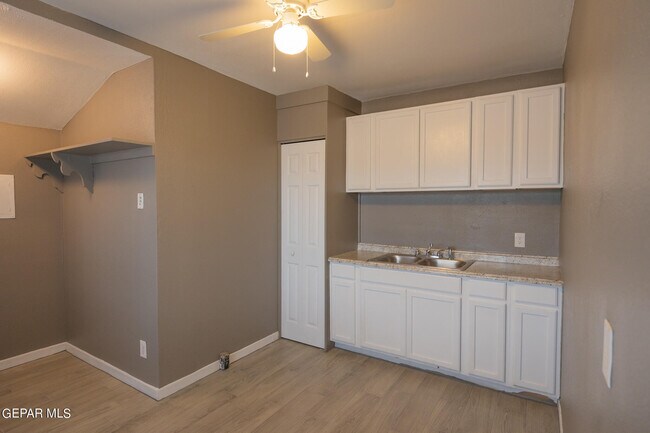 Foto del edificio - 6370 Cherbourg Ave